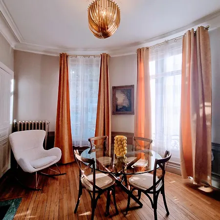 Luxueux, Centre-ville *