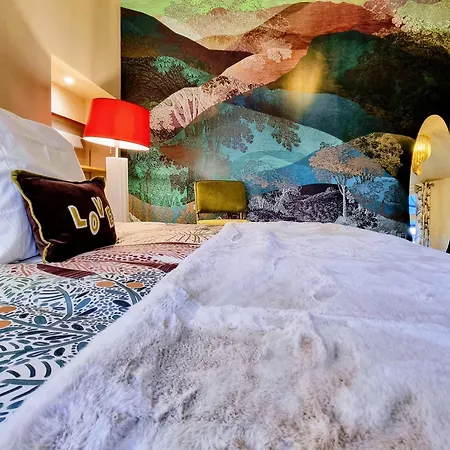 Luxueux, Centre-ville