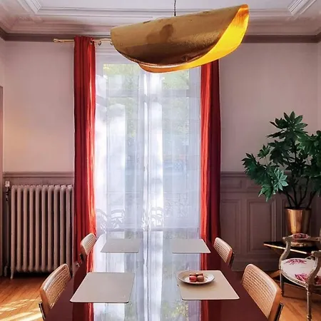 Luxueux, Centre-ville